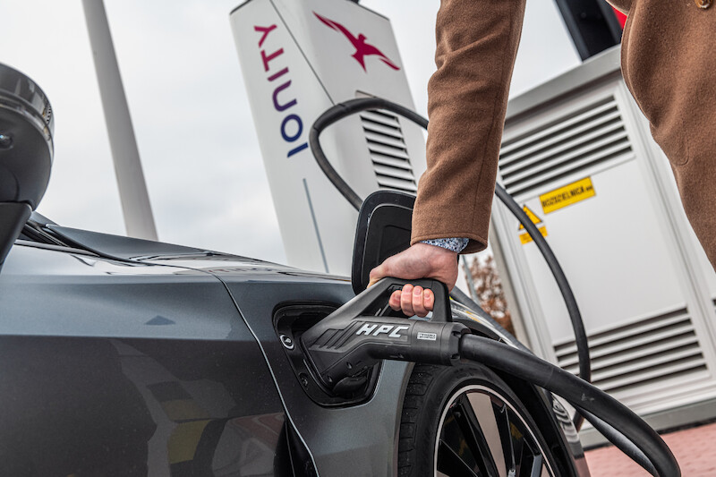 Ponad 5000 nowych punktów szybkiego ładowania do roku 2025 i nowe stacje w Polsce: ekspansja firmy IONITY wzmacnia ofertę ładowania samochodów marki Audi