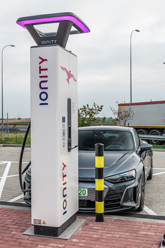 Ponad 5000 nowych punktów szybkiego ładowania do roku 2025 i nowe stacje w Polsce: ekspansja firmy IONITY wzmacnia ofertę ładowania samochodów marki Audi