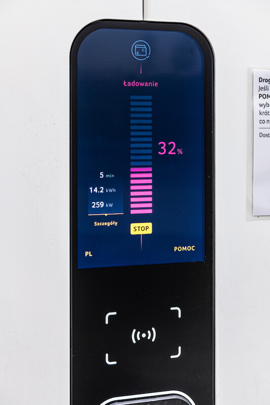 Ponad 5000 nowych punktów szybkiego ładowania do roku 2025 i nowe stacje w Polsce: ekspansja firmy IONITY wzmacnia ofertę ładowania samochodów marki Audi