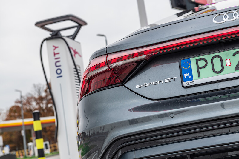 Ponad 5000 nowych punktów szybkiego ładowania do roku 2025 i nowe stacje w Polsce: ekspansja firmy IONITY wzmacnia ofertę ładowania samochodów marki Audi
