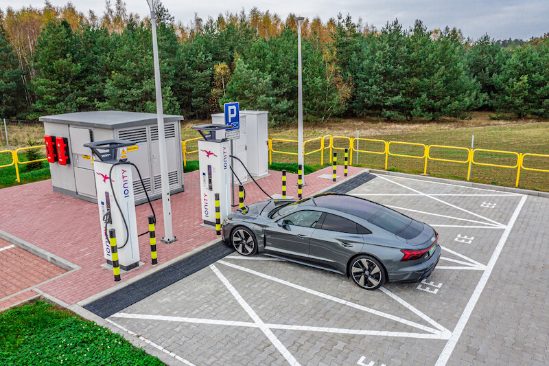 Ponad 5000 nowych punktów szybkiego ładowania do roku 2025 i nowe stacje w Polsce: ekspansja firmy IONITY wzmacnia ofertę ładowania samochodów marki Audi
