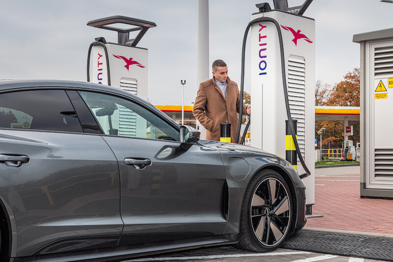 Ponad 5000 nowych punktów szybkiego ładowania do roku 2025 i nowe stacje w Polsce: ekspansja firmy IONITY wzmacnia ofertę ładowania samochodów marki Audi