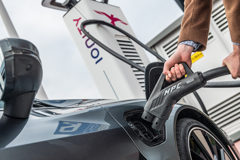 Ponad 5000 nowych punktów szybkiego ładowania do roku 2025 i nowe stacje w Polsce: ekspansja firmy IONITY wzmacnia ofertę ładowania samochodów marki Audi