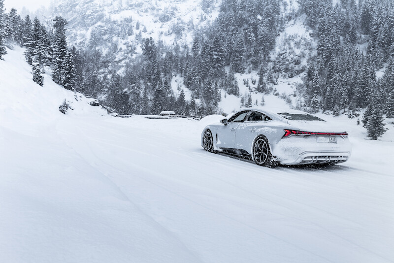 Elektromobilność zimą: inteligentne zarządzanie temperaturą w elektrycznych modelach Audi zapewnia odpowiedni zasięg i wydajność