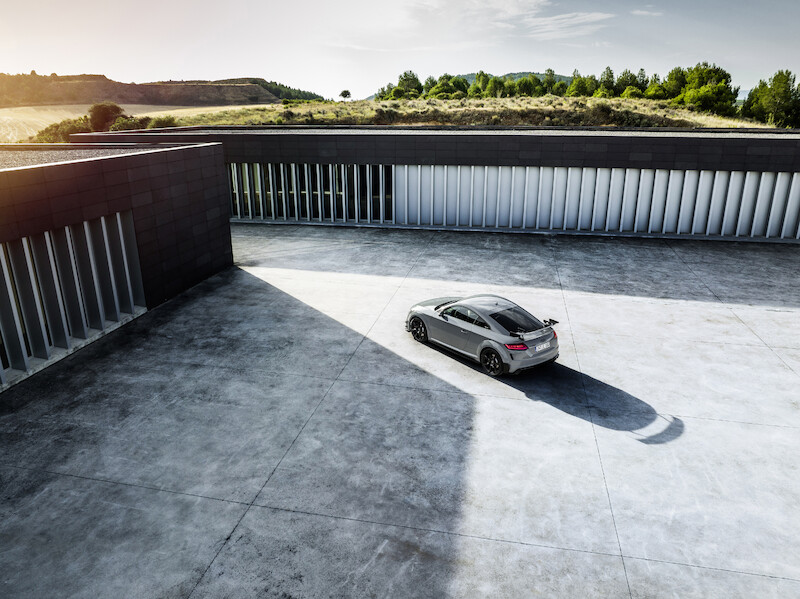 Ponadczasowa ikona: ekskluzywna limitowana edycja Audi TT RS Coupé iconic edition zachwyca innowacyjnym designem i dynamiką