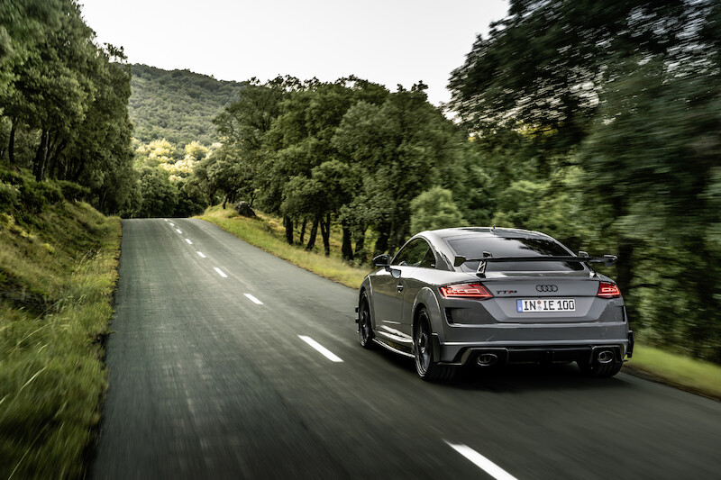 Ponadczasowa ikona: ekskluzywna limitowana edycja Audi TT RS Coupé iconic edition zachwyca innowacyjnym designem i dynamiką