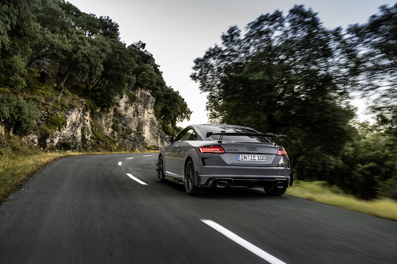Ponadczasowa ikona: ekskluzywna limitowana edycja Audi TT RS Coupé iconic edition zachwyca innowacyjnym designem i dynamiką