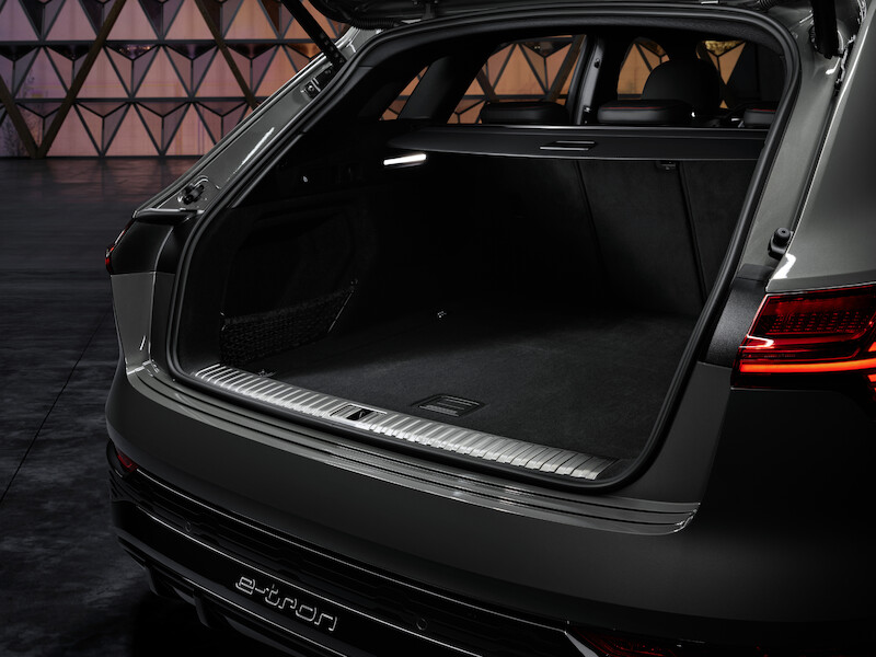 Nowe Audi Q8 e-tron: udoskonalona wydajność i zasięg, wyrafinowany design