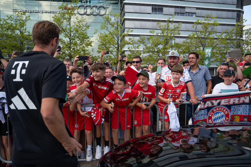 Klub piłkarski FC Bayern Monachium otrzymuje nowe samochody służbowe - Audi sprzedaje poprzednie pojazdy piłkarzy