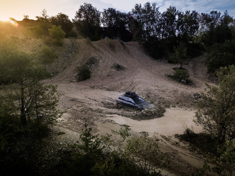 Pewne siebie zarówno w terenie, jak i na asfalcie: Audi Q8 e-tron edition Dakar