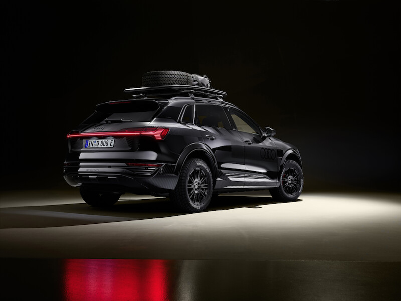 Pewne siebie zarówno w terenie, jak i na asfalcie: Audi Q8 e-tron edition Dakar