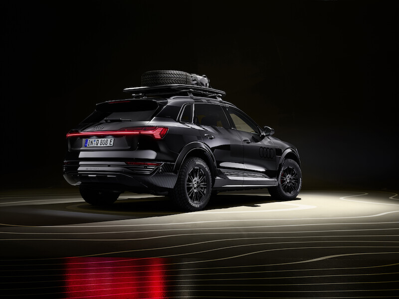 Pewne siebie zarówno w terenie, jak i na asfalcie: Audi Q8 e-tron edition Dakar