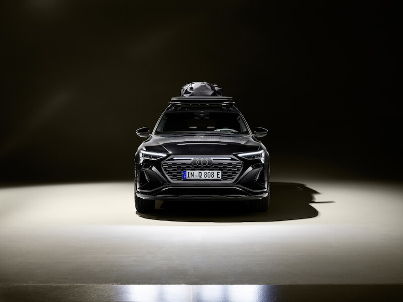 Pewne siebie zarówno w terenie, jak i na asfalcie: Audi Q8 e-tron edition Dakar