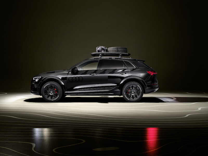 Pewne siebie zarówno w terenie, jak i na asfalcie: Audi Q8 e-tron edition Dakar