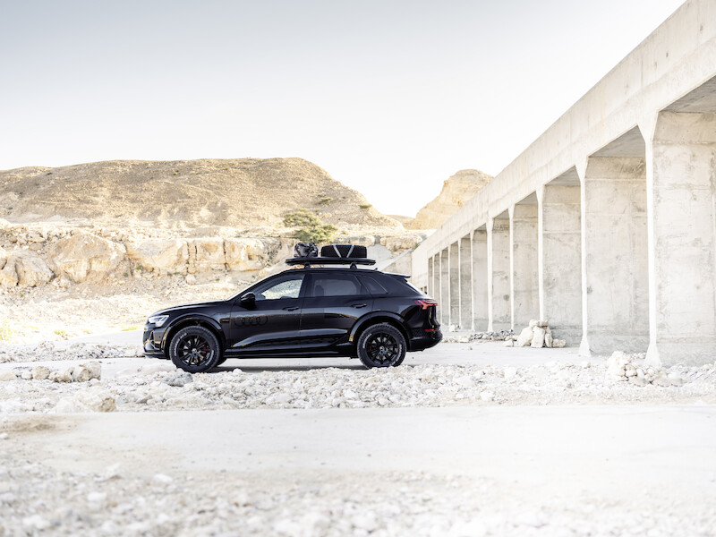 Pewne siebie zarówno w terenie, jak i na asfalcie: Audi Q8 e-tron edition Dakar