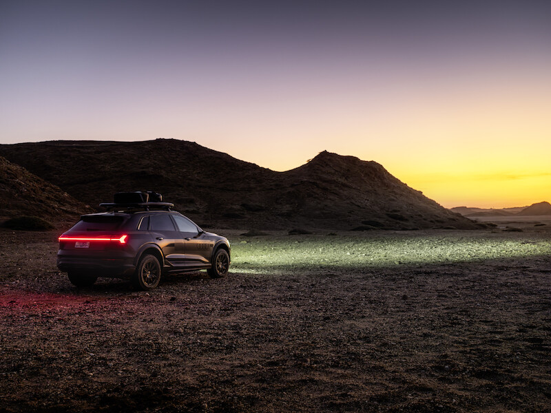 Pewne siebie zarówno w terenie, jak i na asfalcie: Audi Q8 e-tron edition Dakar