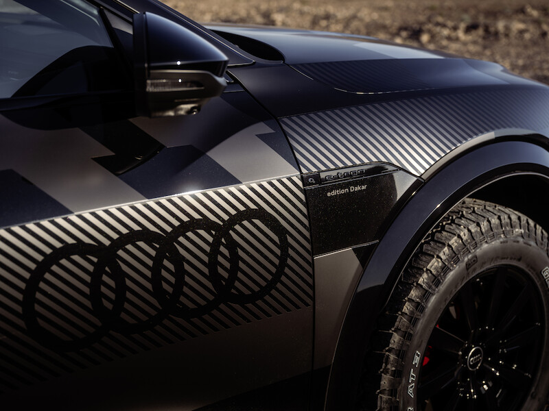 Pewne siebie zarówno w terenie, jak i na asfalcie: Audi Q8 e-tron edition Dakar