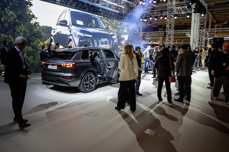 Skok technologiczny dla mobilności elektrycznej: platforma Premium Electric i architektura elektroniczna E&#179; 1.2