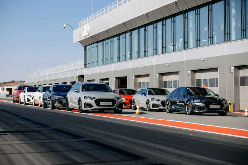 Audi driving experience: poczuj maksymalną moc Audi RS 3 i innych modeli RS na torze Silesia Ring! 
