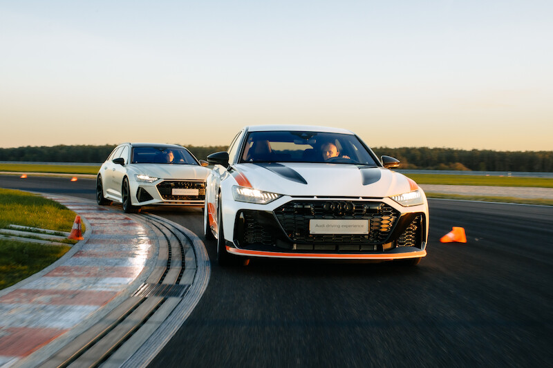 Audi driving experience: poczuj maksymalną moc Audi RS 3 i innych modeli RS na torze Silesia Ring! 