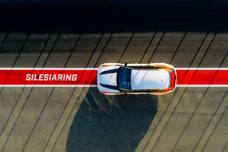 Audi driving experience: poczuj maksymalną moc Audi RS 3 i innych modeli RS na torze Silesia Ring! 