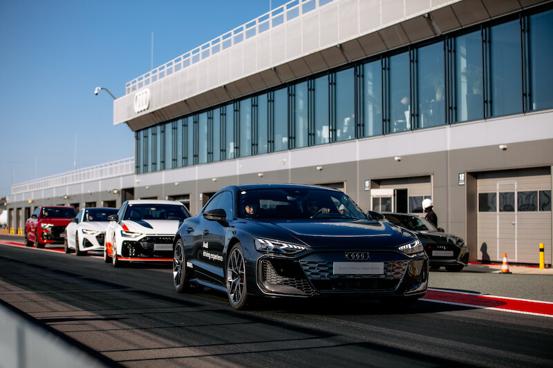 Audi driving experience: poczuj maksymalną moc Audi RS 3 i innych modeli RS na torze Silesia Ring! 