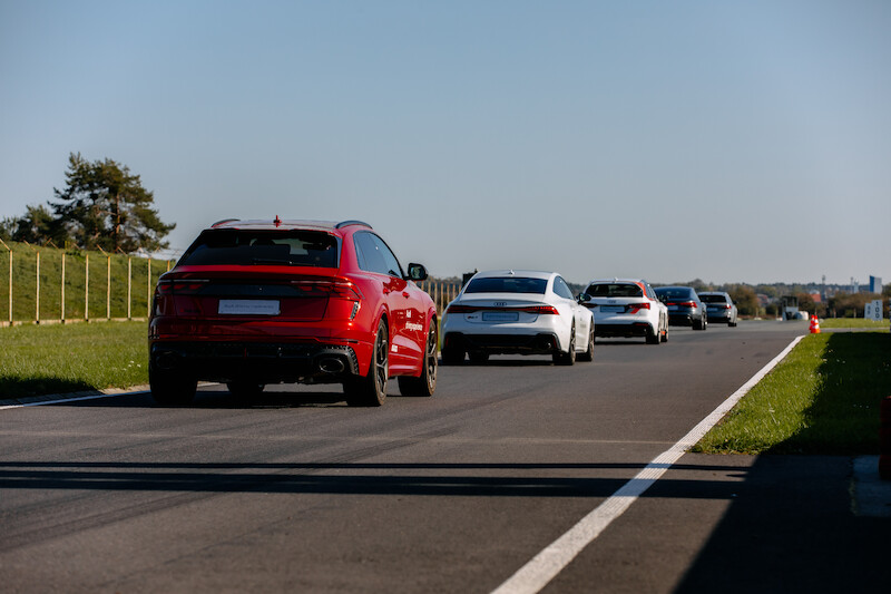 Audi driving experience: poczuj maksymalną moc Audi RS 3 i innych modeli RS na torze Silesia Ring! 