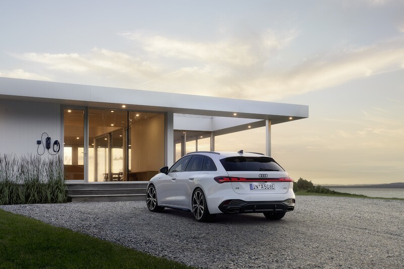 Audi A5 w nowych wersjach hybrydowych plug-in łączą dynamikę, wydajność i długi zasięg elektryczny