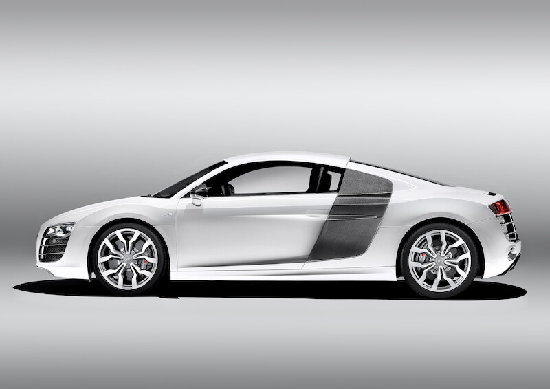 R8 V10