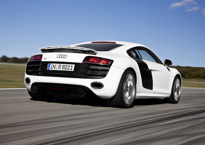 R8 V10
