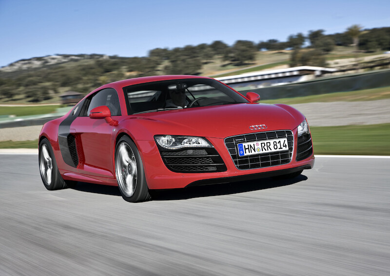 R8 V10