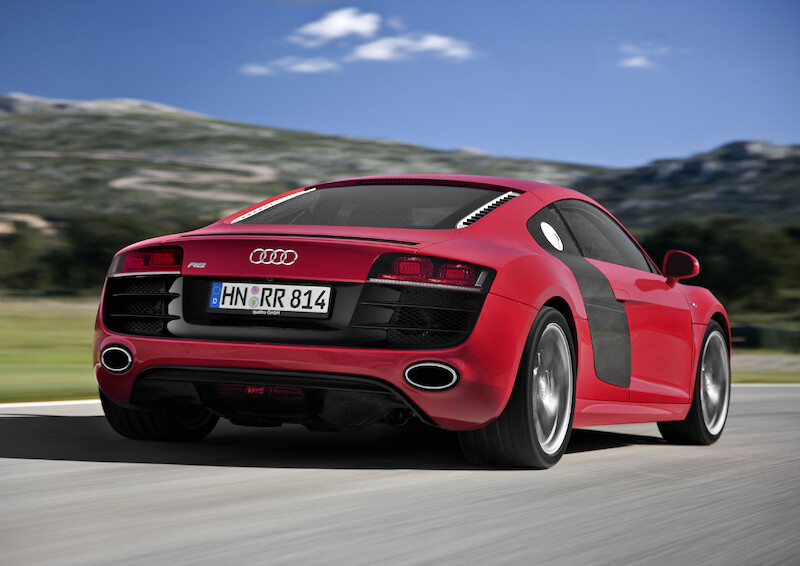 R8 V10