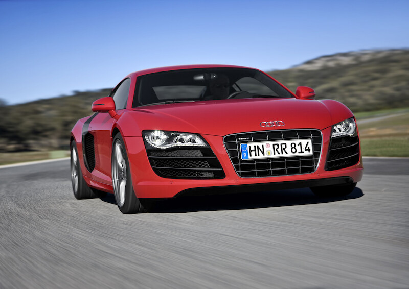 R8 V10