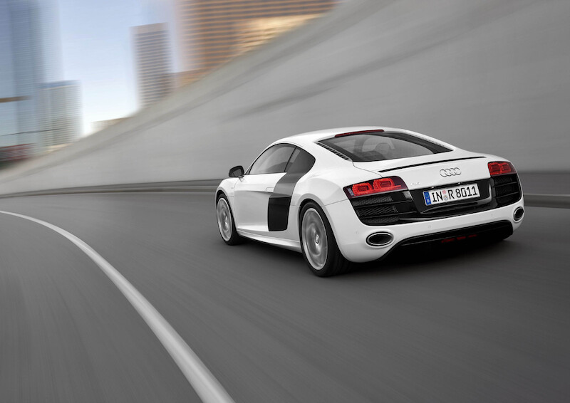 R8 V10
