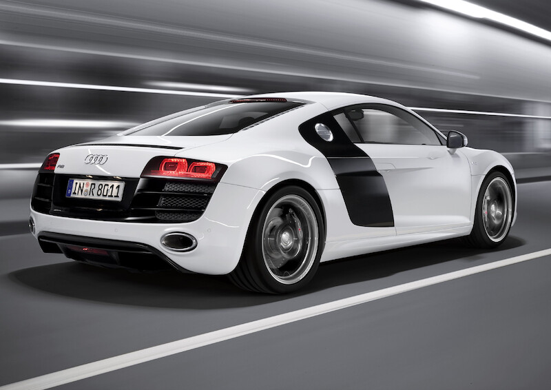 R8 V10