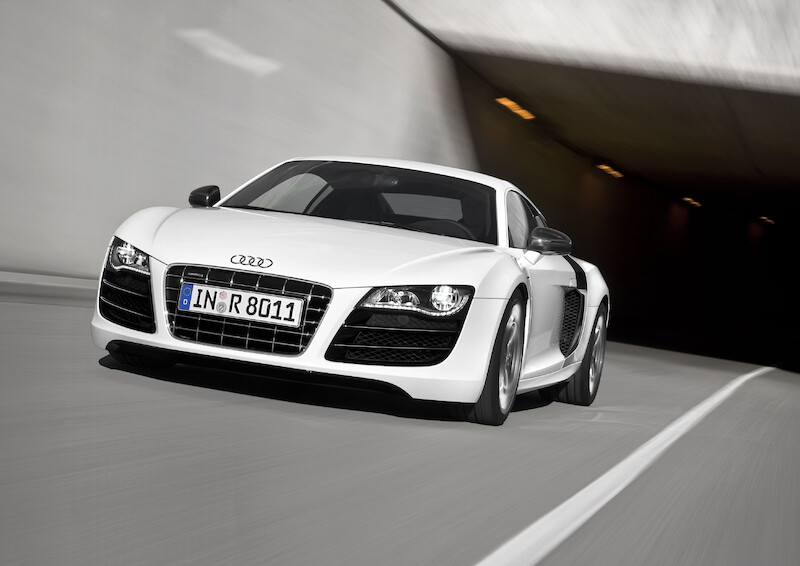 R8 V10