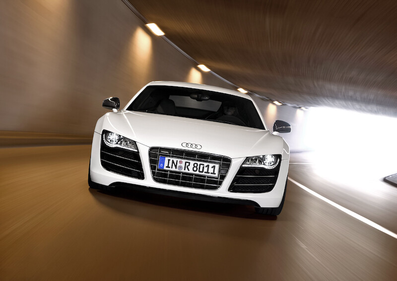 R8 V10