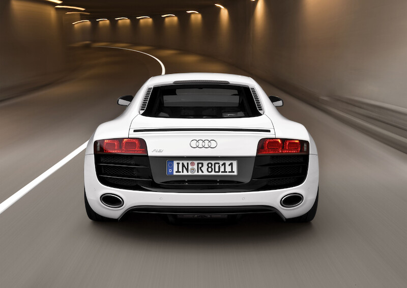 R8 V10