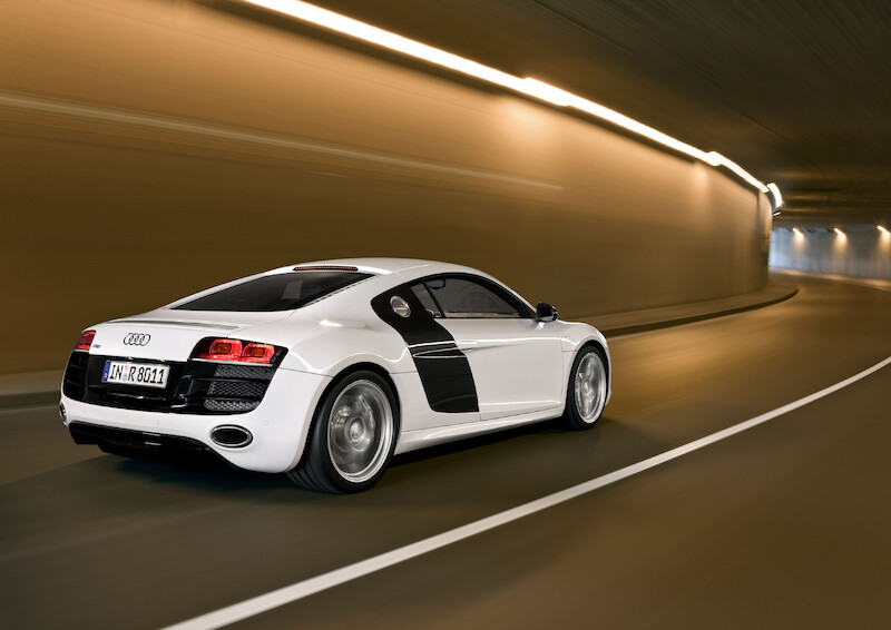 R8 V10