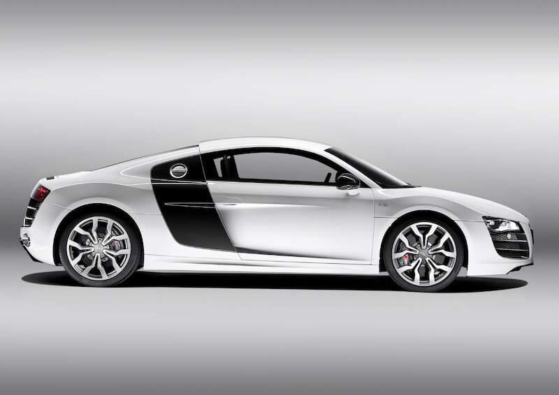 R8 V10