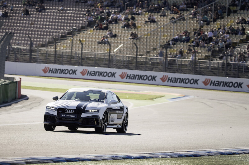 Próba zakończona pozytywnie: Audi RS 7 piloted driving concept, w wyznaczonych granicach pojechało bez kierowcy