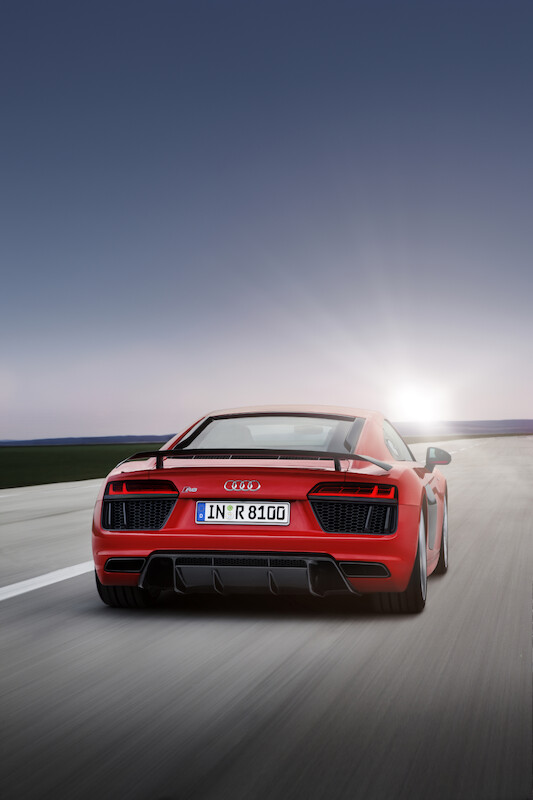 Audi R8 V10 plus