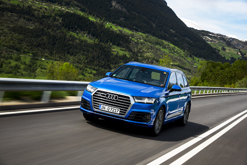 Audi Q7 - niebieski