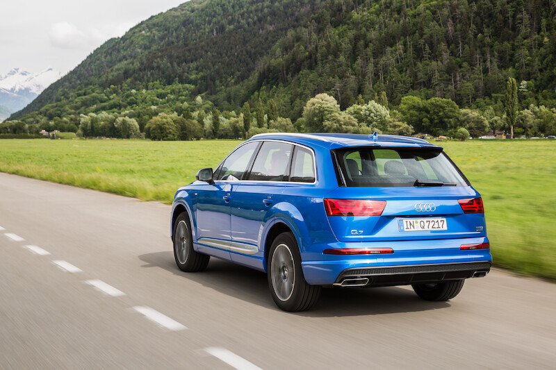 Audi Q7 - niebieski