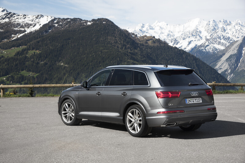 Audi Q7 - szary Daytona