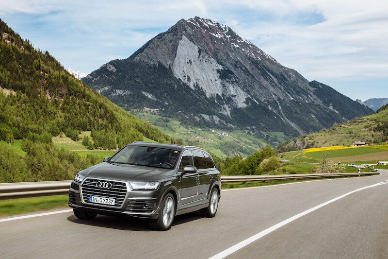 Audi Q7 - szary Daytona