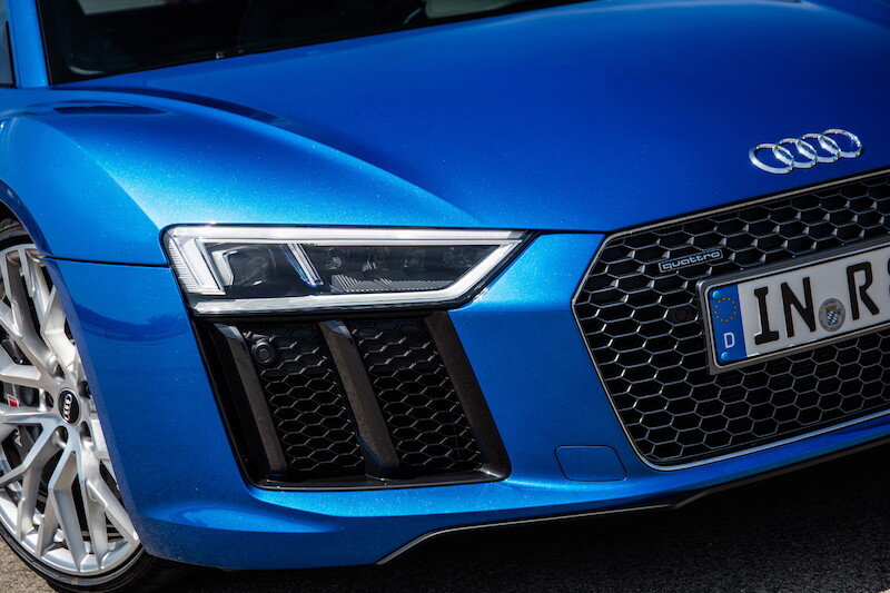 Audi R8 V10 - niebieski Ara