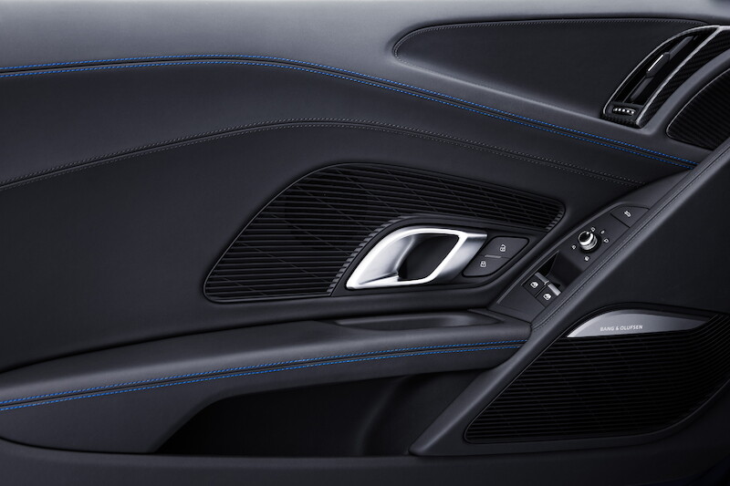 Audi R8 V10 Plus - niebieski Ara