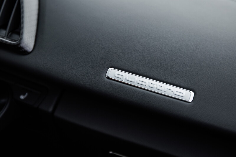 Audi R8 V10 Plus - niebieski Ara