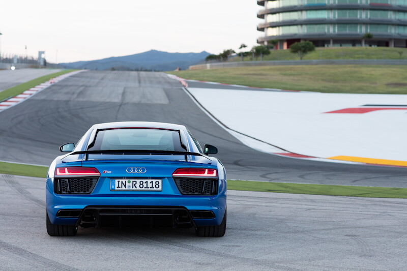 Audi R8 V10 Plus - niebieski Ara